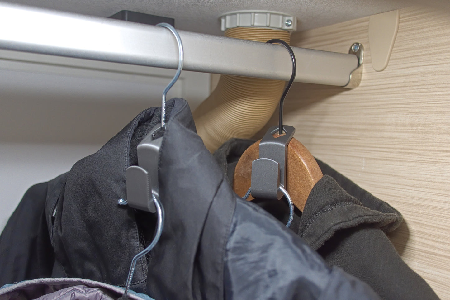 Kleiderbügelhaken zum Aneinanderhängen mehrerer Bügel