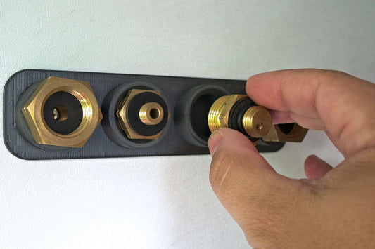 Halterung für Gas-Euroadapter (zum Anschluss ausländischer Flaschen an dt. Gassystem)