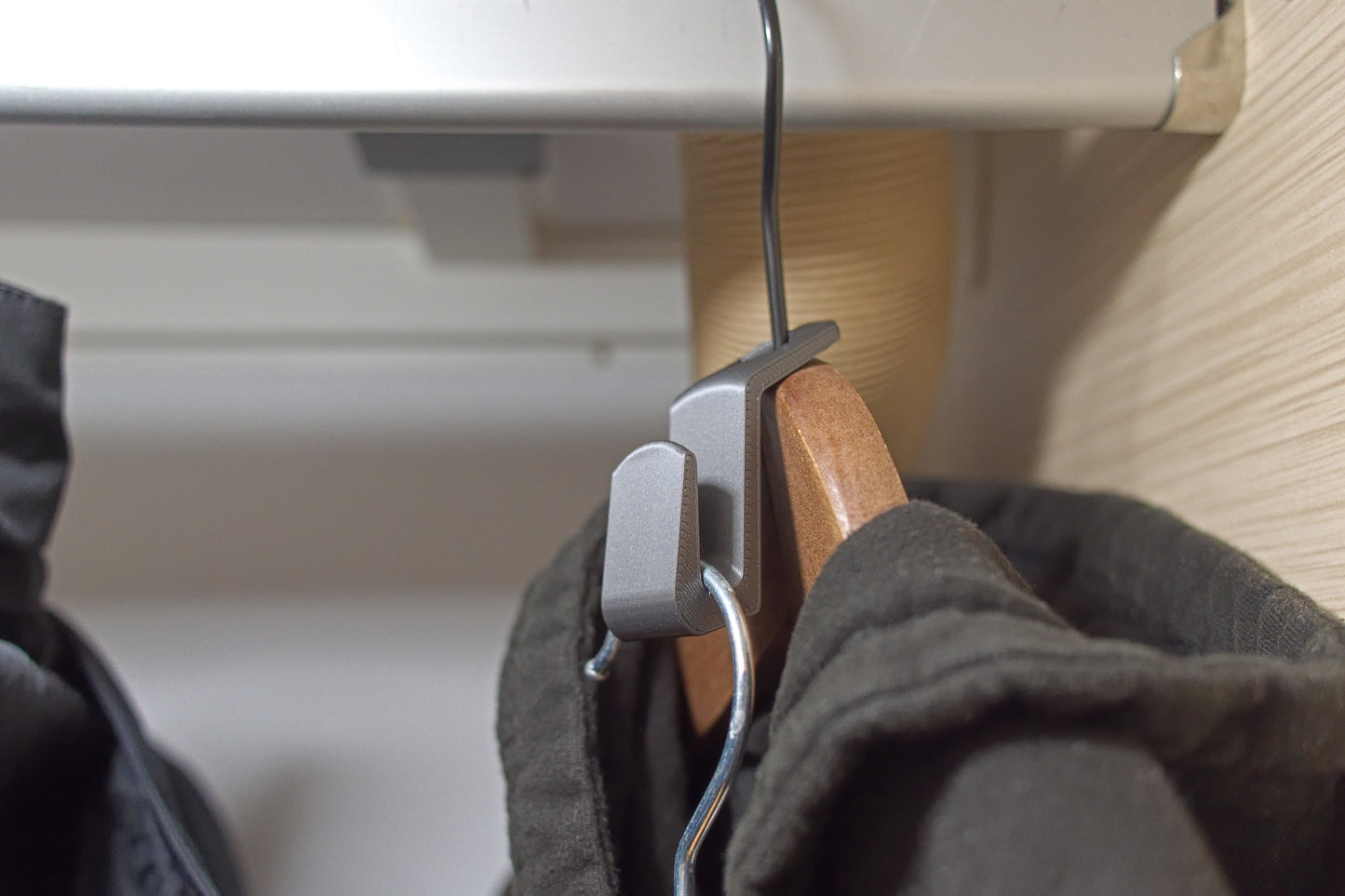 Kleiderbügelhaken zum Aneinanderhängen mehrerer Bügel