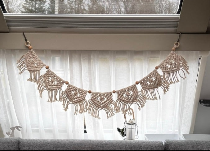 Makramee-Wimpelkette (von Knotenliebe by Sina Milde)