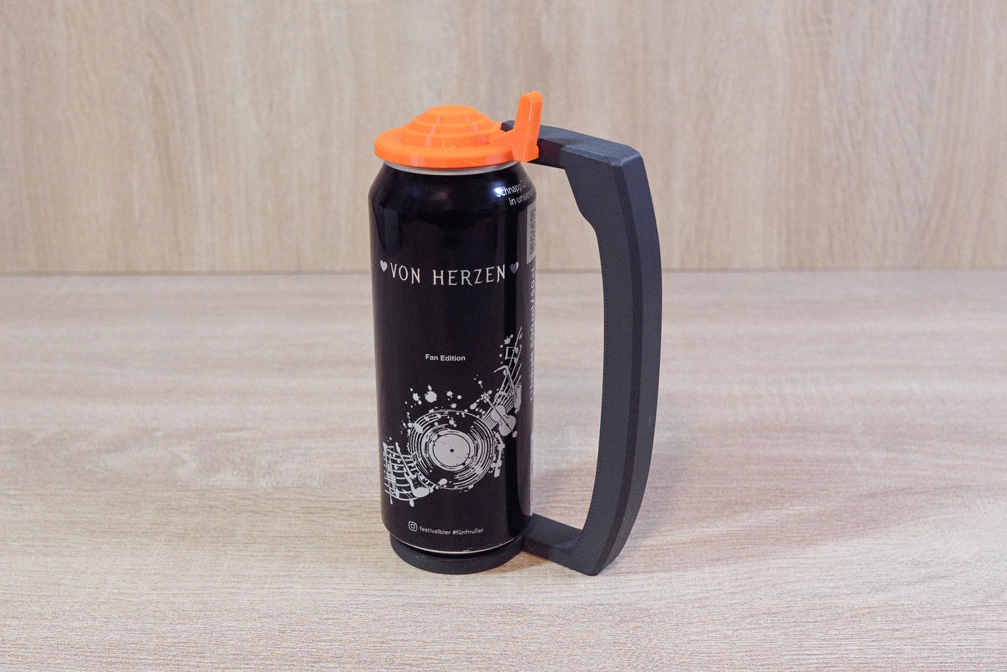 Bierkrughalter mit Klappdeckel für Getränkedosen