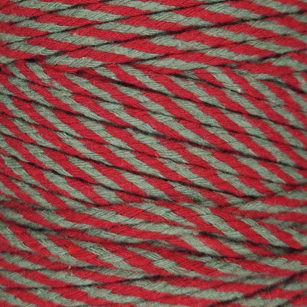 Mini-Makramee-Wimpel für Wimpelkette - personalisierbar (von Knotenliebe by Sina Milde)